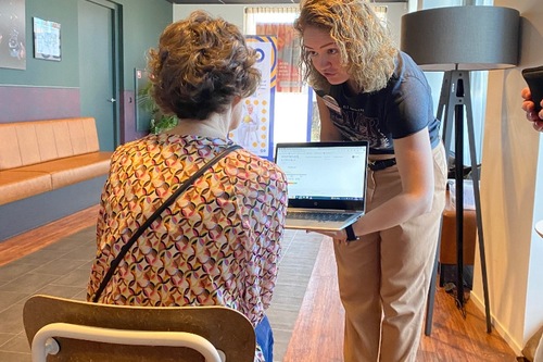 looptest met de Smart Floor onder begeleiding van een fysiotherapeut tijdens het event 'GO in Balans'